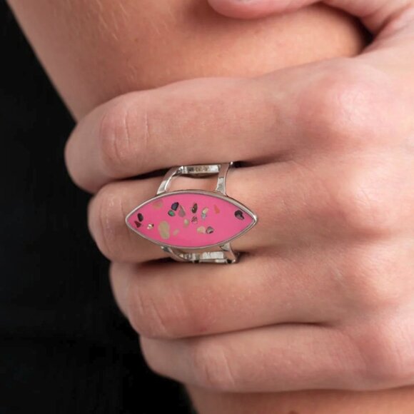 Paparazzi Jewelry Accessories - Oceanic Odyssey - Pink Ring - Vintage - Picture 1 of 4